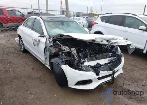 2015 Mercedes-Benz C 300 4Matic/Luxury 4Matic/Sport 4Matic из США, поврежденный, VIN 55SWF4KB4FU020226